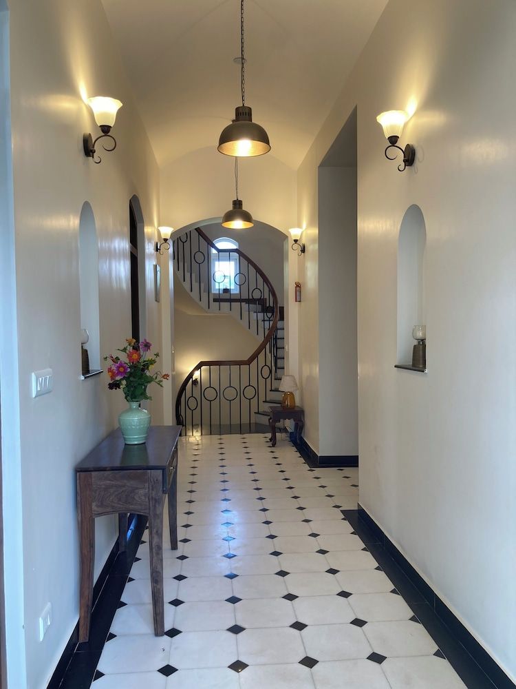 THE MAGNOLIA LODGE