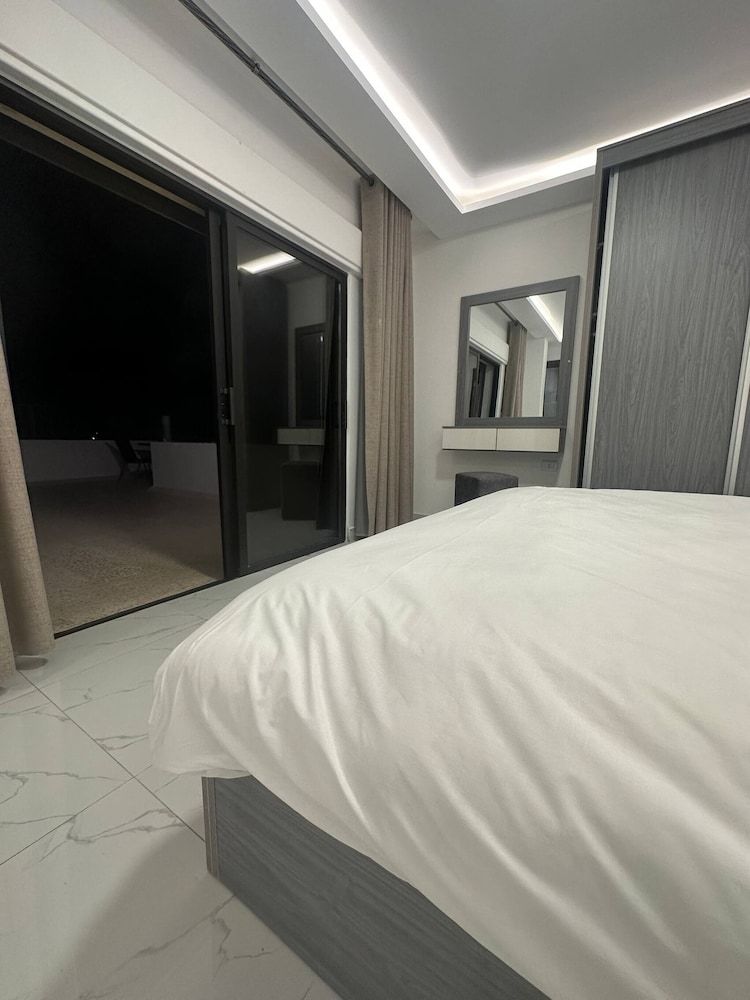 Cozy Rooftop Near Al Services 23 Apartment, 2 Bedrooms, Accessible, Smoking 5