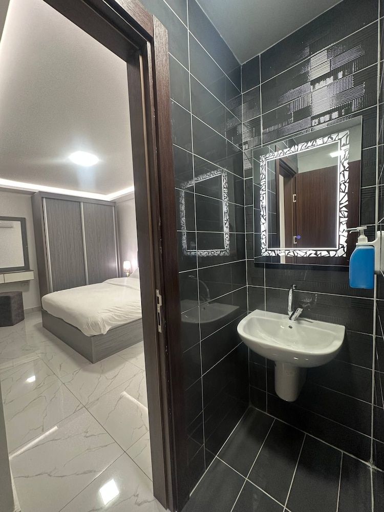 Cozy Rooftop Near Al Services 23 Apartment, 2 Bedrooms, Accessible, Smoking 9