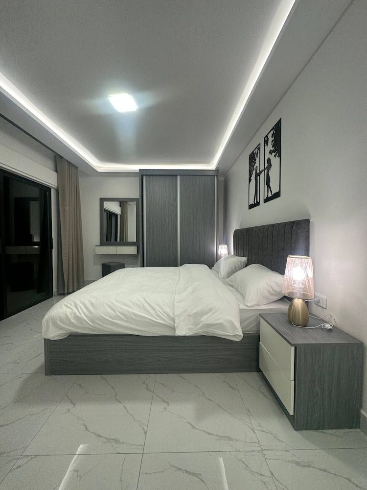 Cozy Rooftop Near Al Services 23