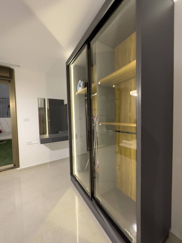 Stylish Luxe Apartment Apartment, 1 Bedroom, Accessible, Smoking 18