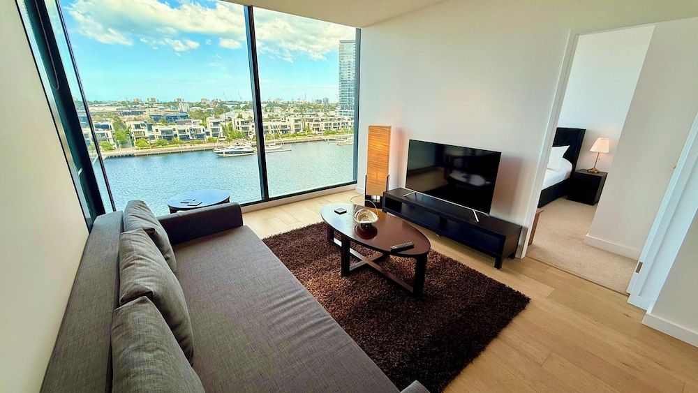 Yarra Accommodation Deluxe Apartment, Balcony, River View 8