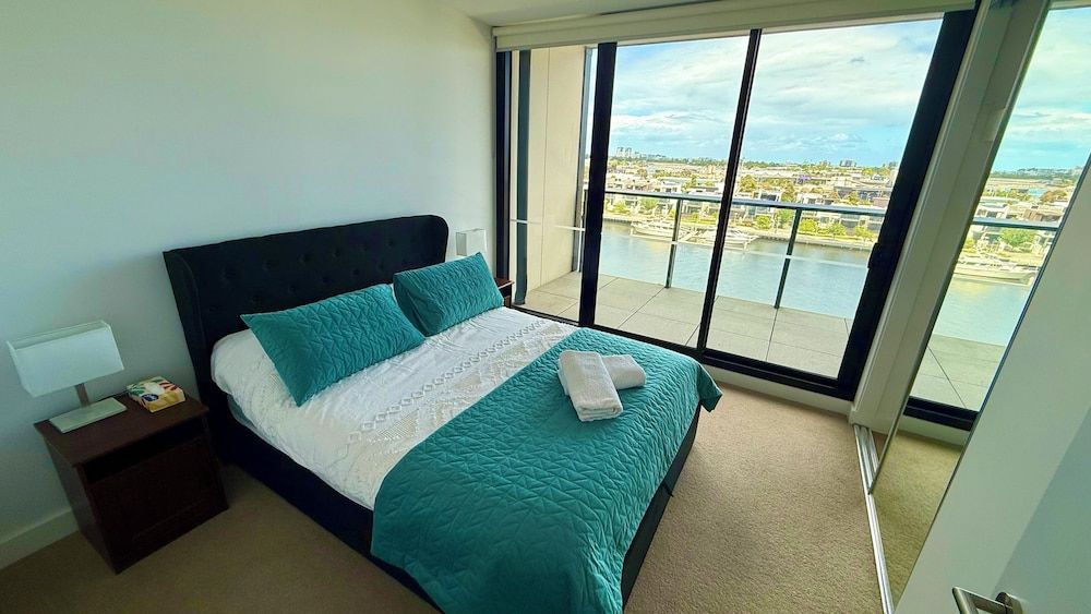 Yarra Accommodation Deluxe Apartment, Balcony, River View 4