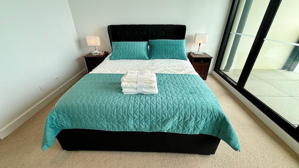 Yarra Accommodation Deluxe Apartment, Balcony, River View