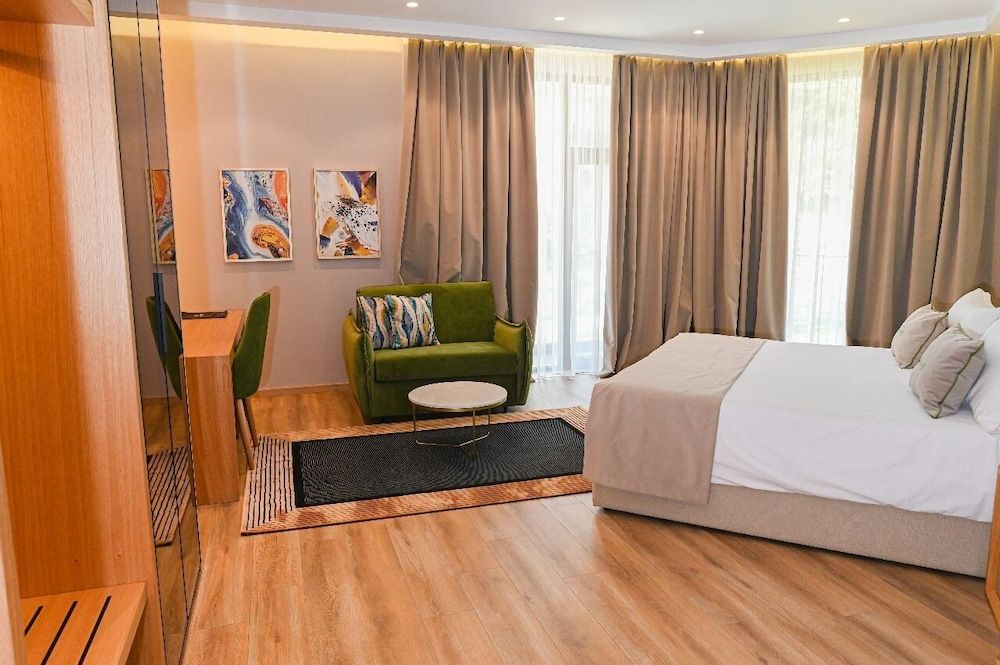 White Hill Hotel Spa & Conference Deluxe Triple Room