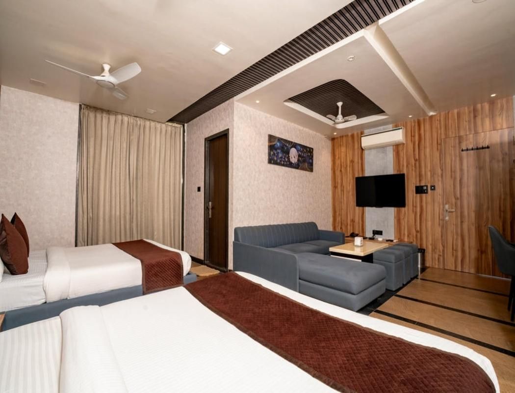 Hotel Sawamani and Restaurant Suite Room