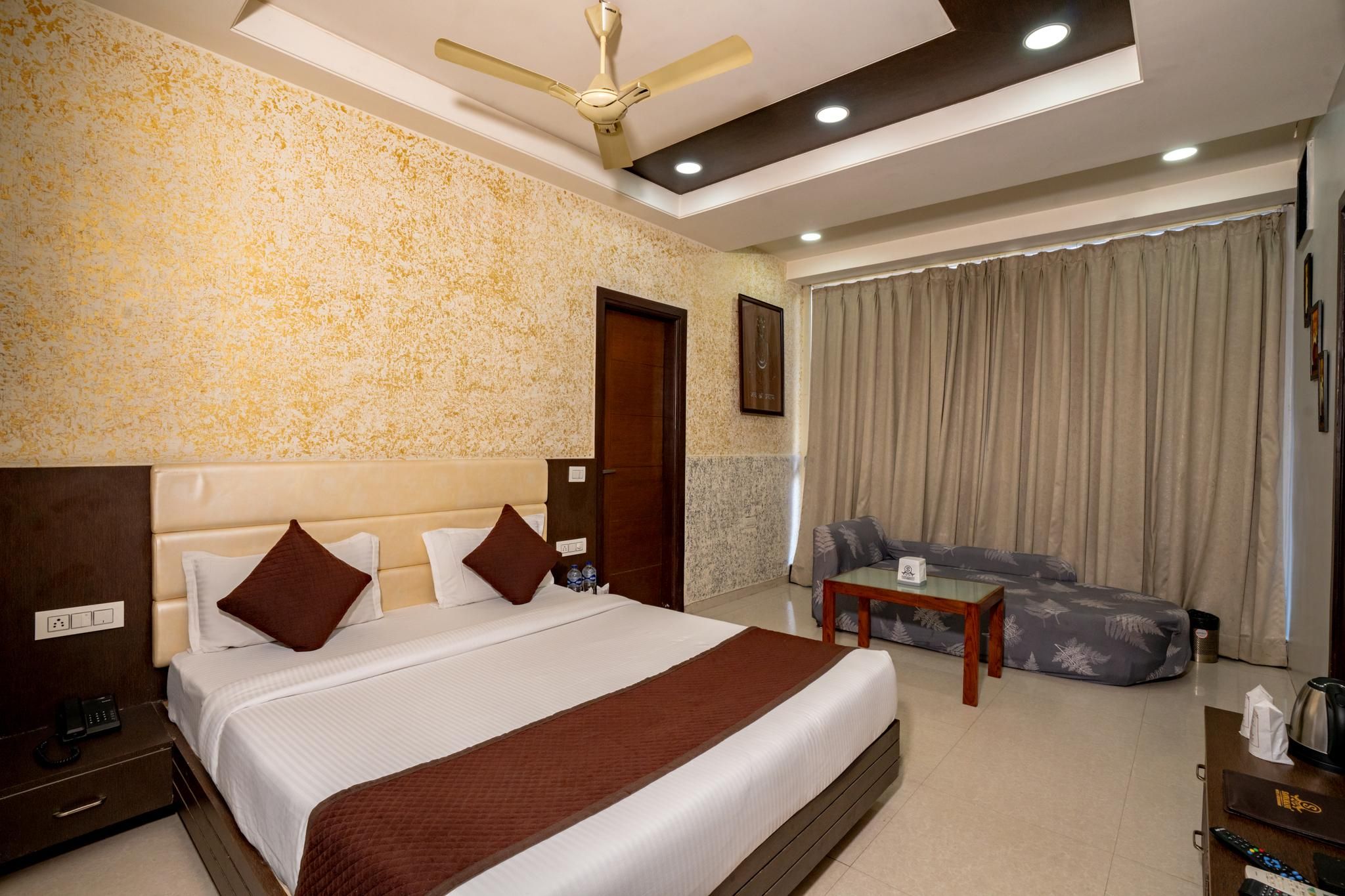 Hotel Sawamani and Restaurant Super Deluxe