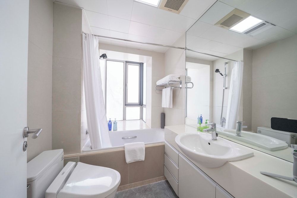 Tyms Elegant 2BR 1BA Apt Walk to Malls Superior Apartment, 2 Bedrooms, Kitchen, City View 14