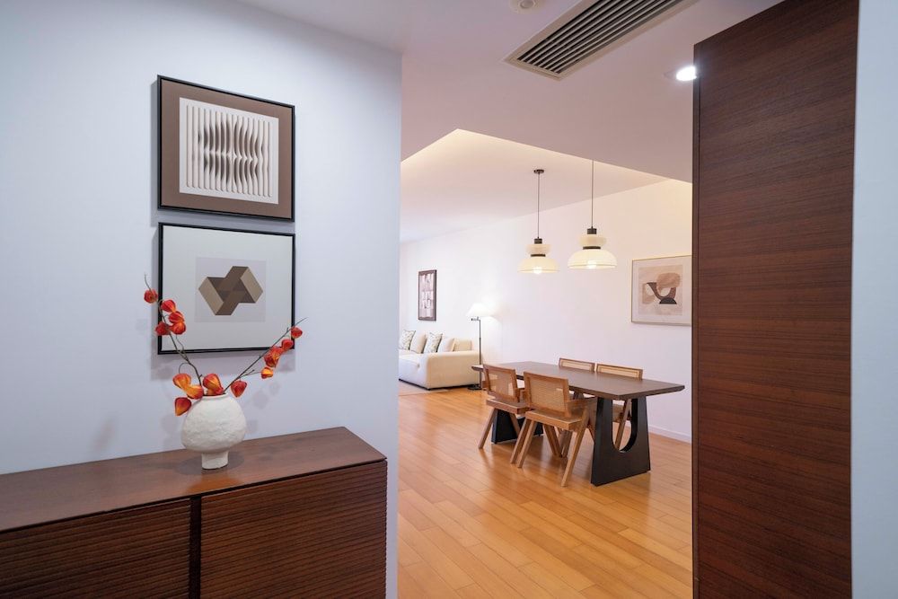 Tyms Elegant 2BR 1BA Apt Walk to Malls Superior Apartment, 2 Bedrooms, Kitchen, City View 16