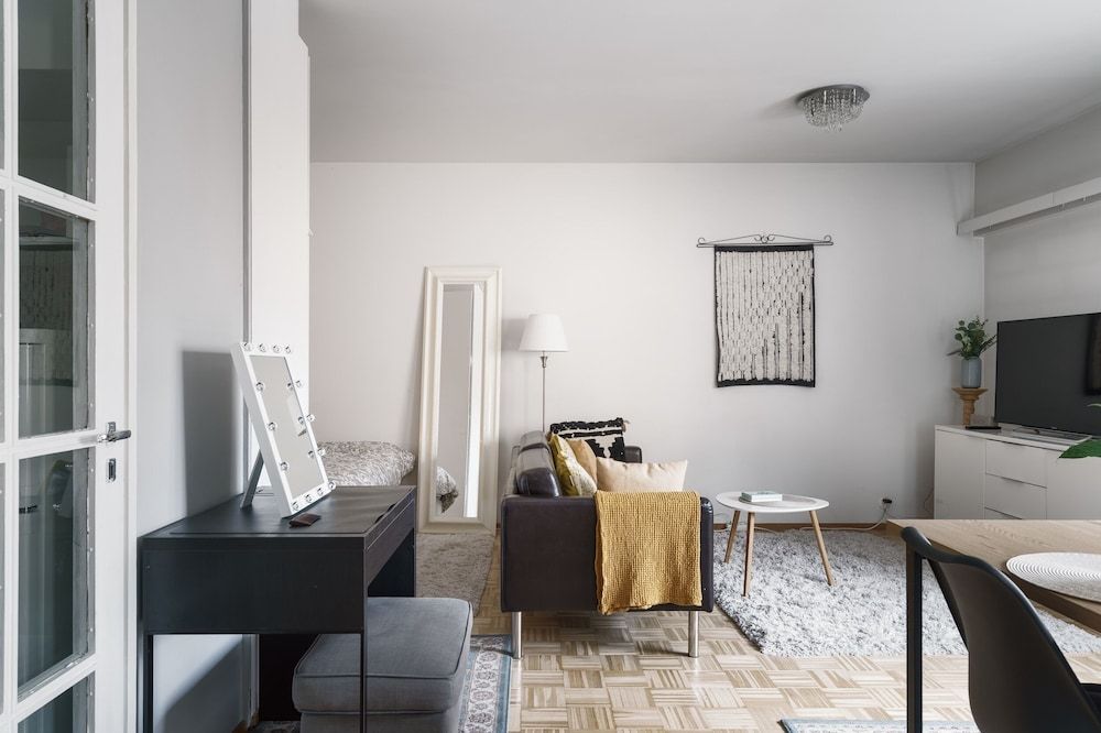 Bright Studio Apt. with Private Balcony Standard Apartment, Balcony, Courtyard View 11