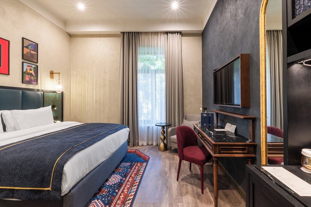 Hotel Indigo Batumi Old Town by IHG Standard Room, 1 King Bed (Old City View) 2