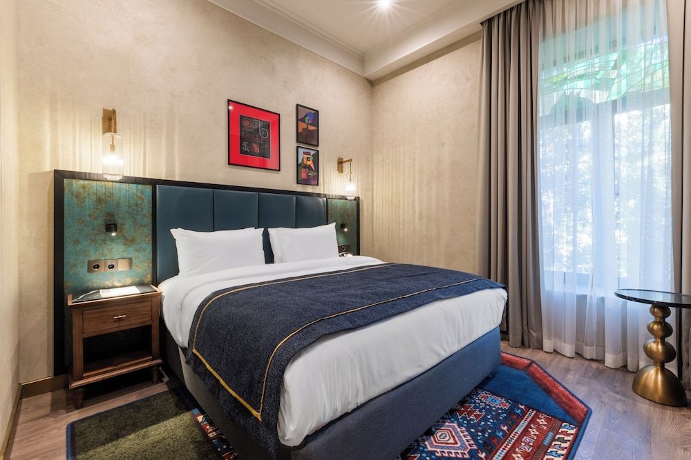Hotel Indigo Batumi Old Town by IHG Standard Room, 1 King Bed (Old City View) 3