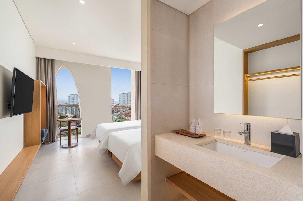 ARTOTEL Leguna Magelang Deluxe King 2