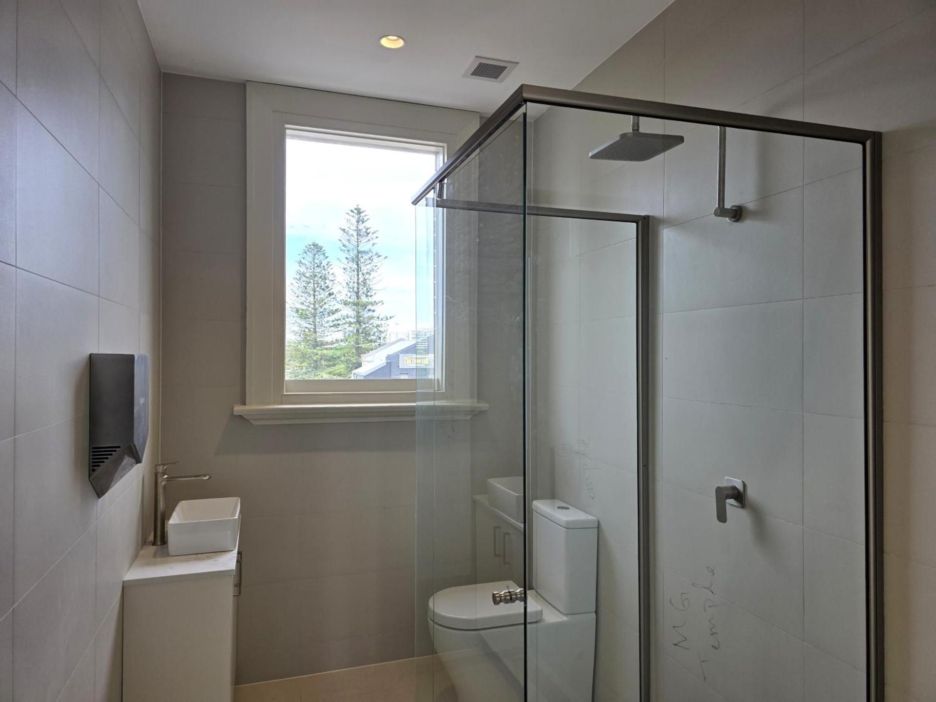 3-Bedroom Private Bathroom