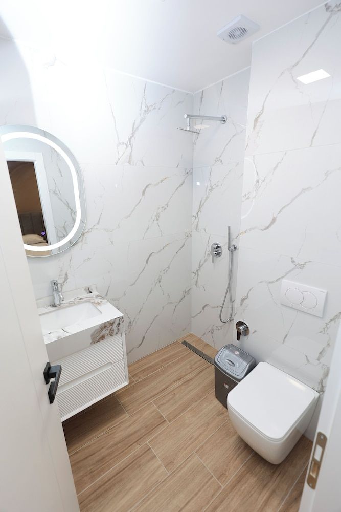 Emar Hotel Triple Room, Balcony 2