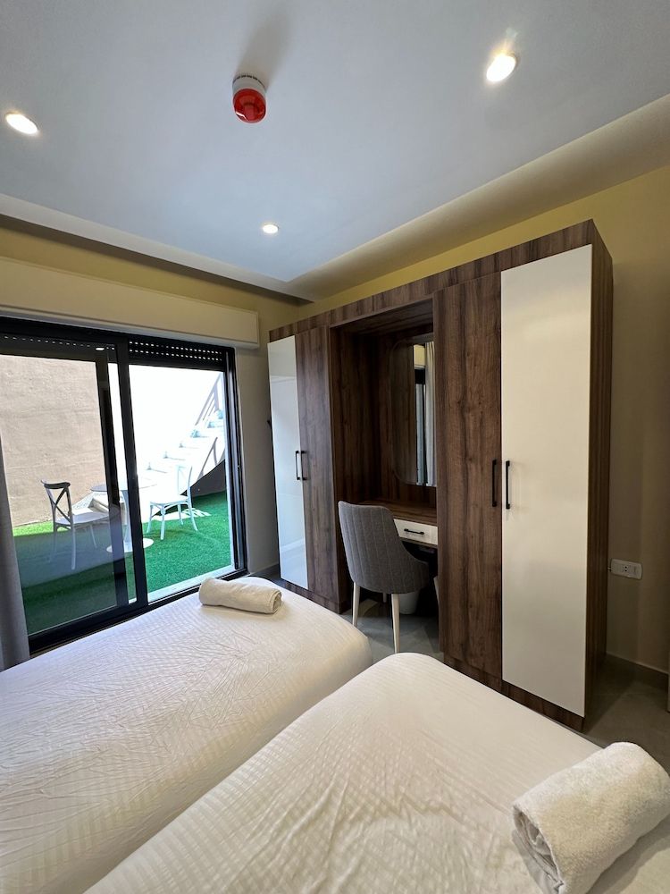 Charming Amman Apartment With Garden and Balcony Apartment, 2 Bedrooms, Accessible, Smoking 4