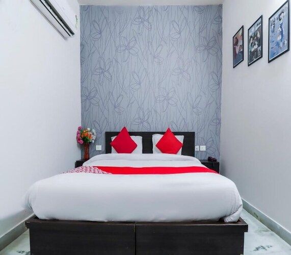 Hotel Taj Signature Deluxe Bedroom