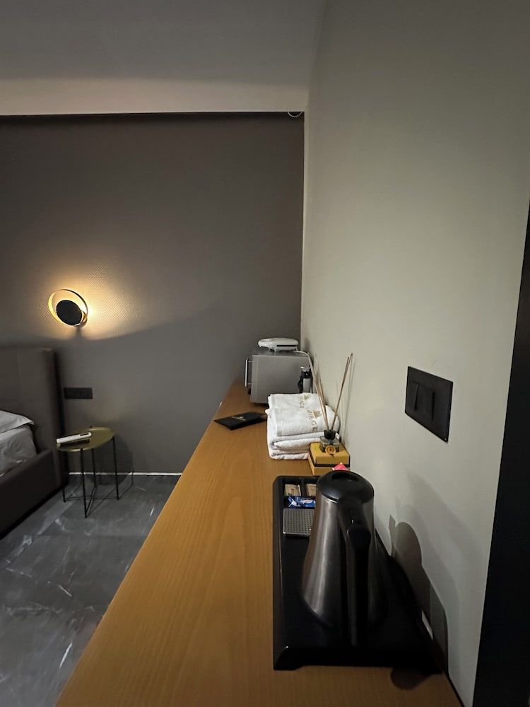 La Mirage Suites & Apartments ROOM 04 10