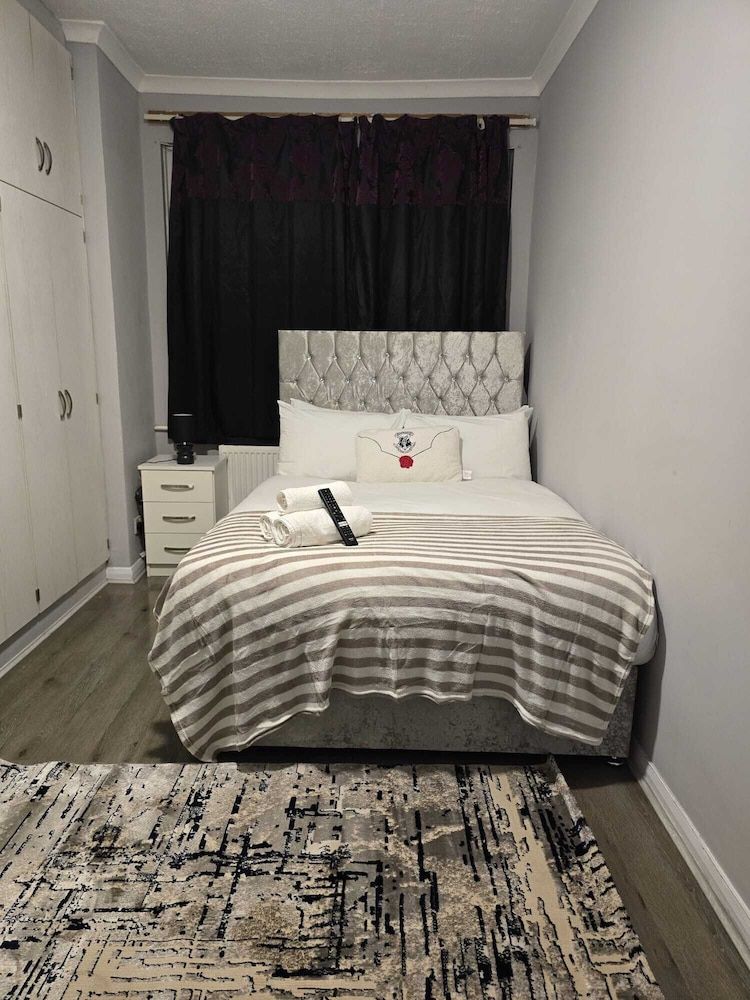 Heathrow roomzzzz B&B Classic Double Room, Non Smoking, Garden Area 15