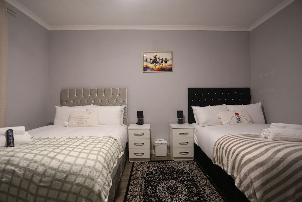 Heathrow roomzzzz B&B Classic Double Room, Non Smoking, Garden Area 14