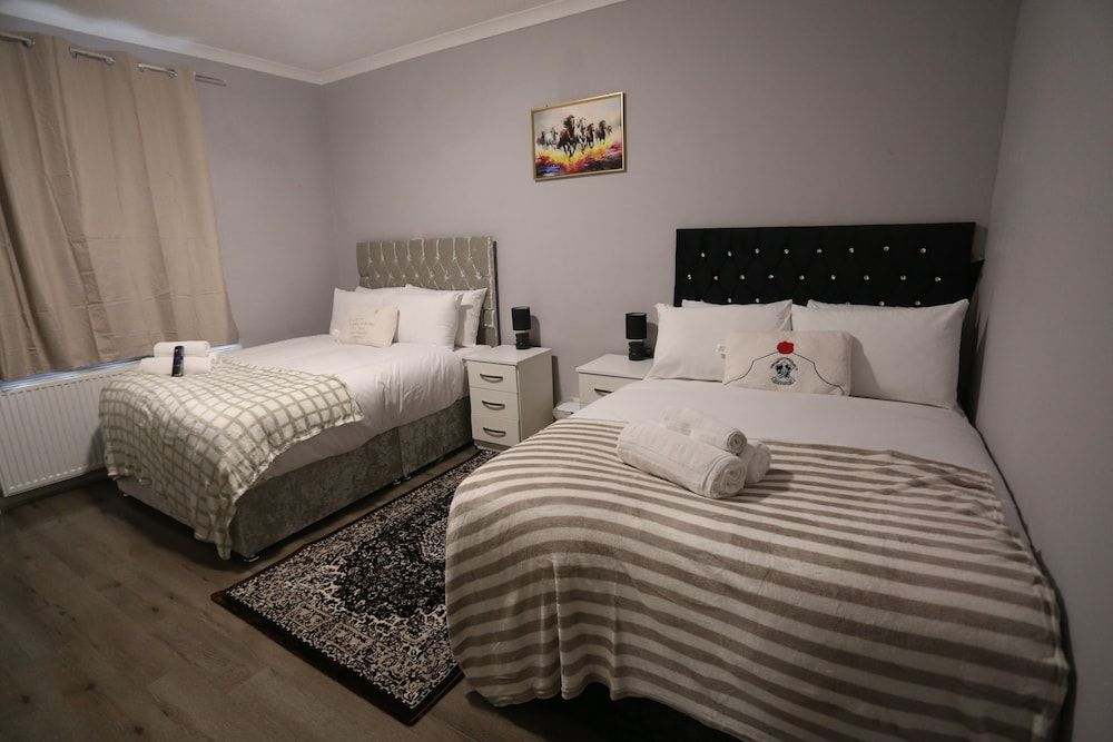 Heathrow roomzzzz B&B Classic Double Room, Non Smoking, Garden Area 12