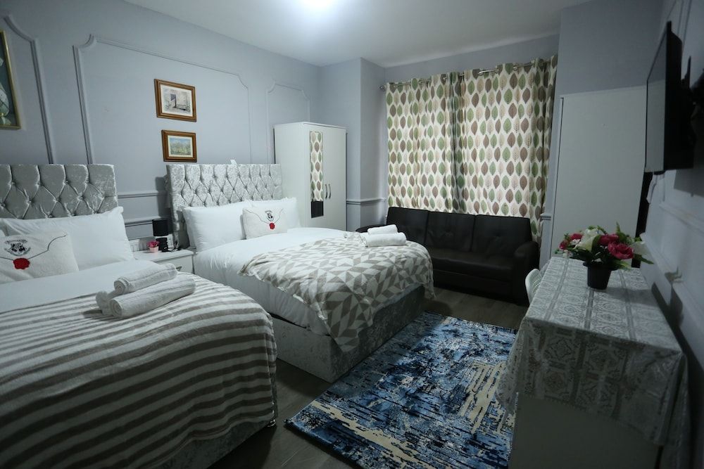 Heathrow roomzzzz B&B Classic Double Room, Non Smoking, Garden Area 18