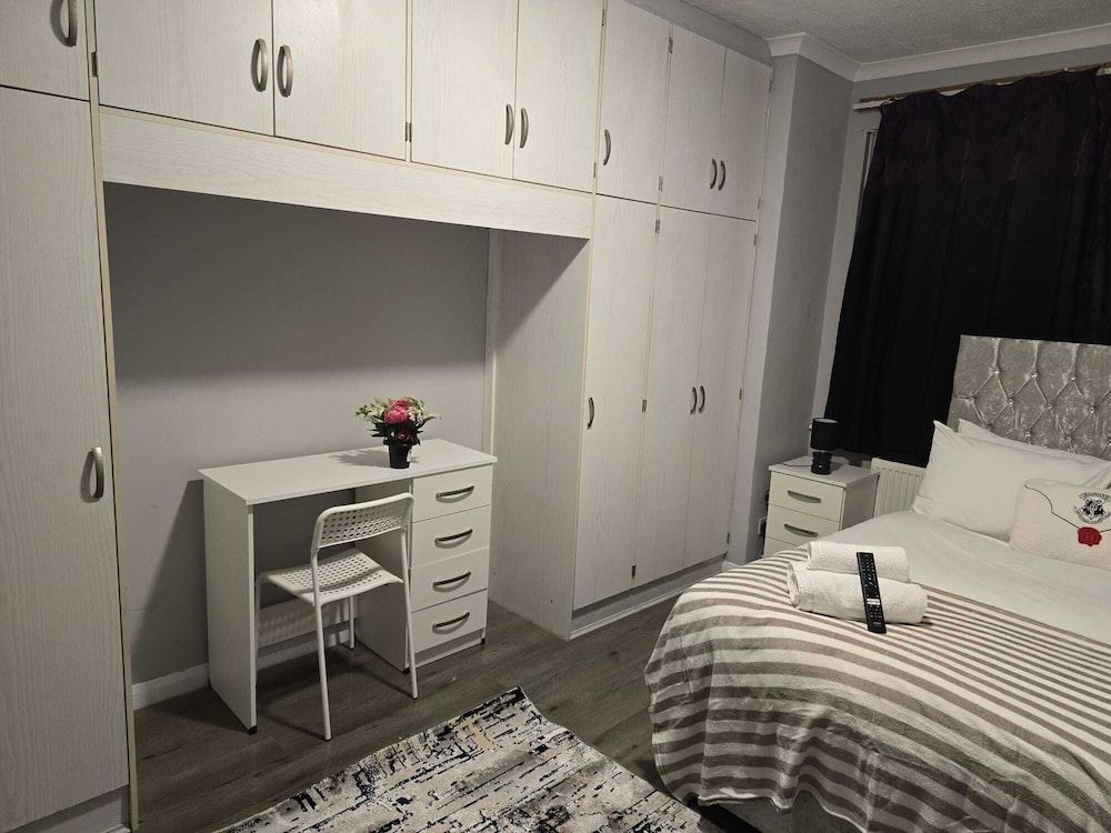 Heathrow roomzzzz B&B Classic Double Room, Non Smoking, Garden Area 48