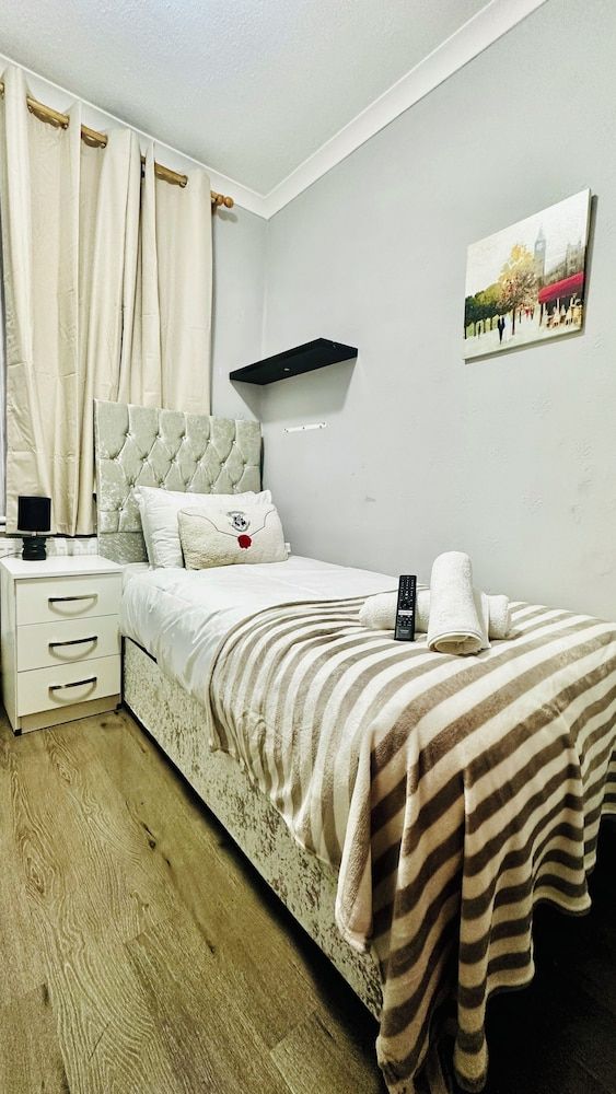 Heathrow roomzzzz B&B