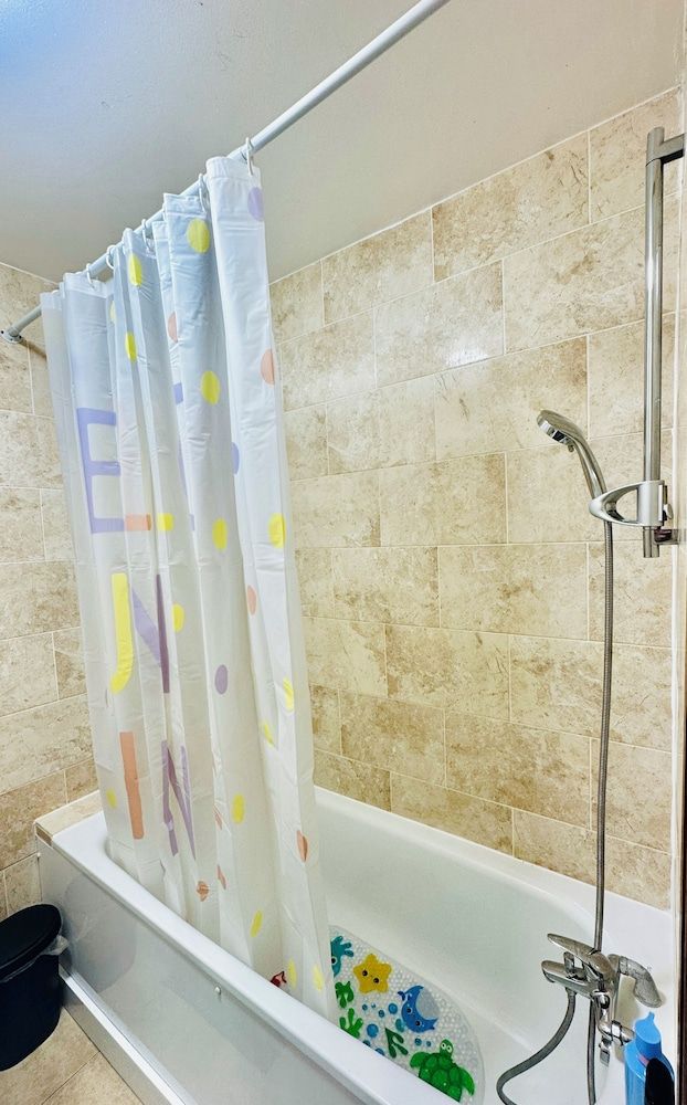 Heathrow roomzzzz B&B Classic Double Room, Non Smoking, Garden Area 33