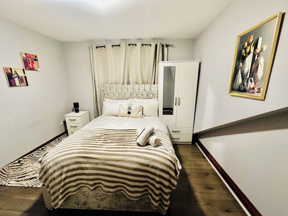 Heathrow roomzzzz B&B Classic Double Room, Non Smoking, Garden Area 10