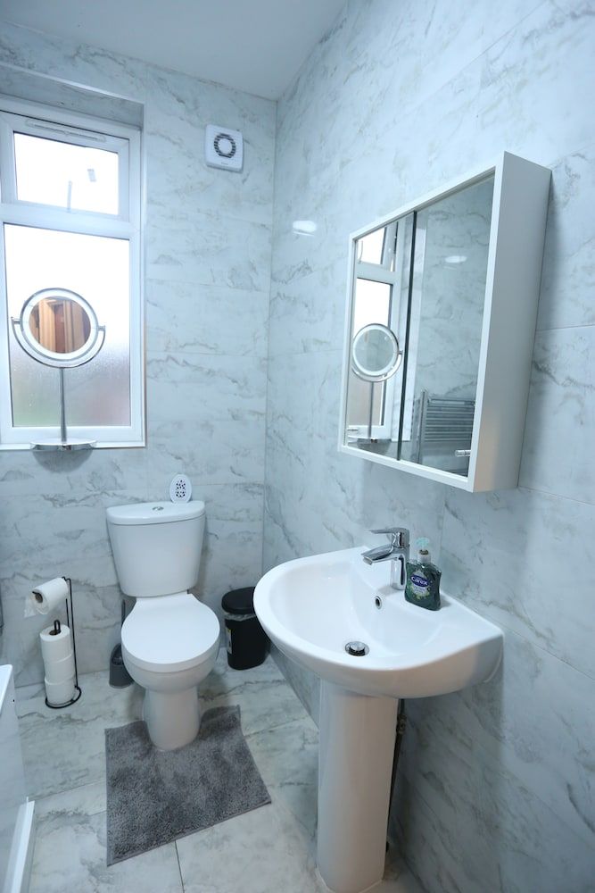 Heathrow roomzzzz B&B Classic Double Room, Non Smoking, Garden Area 37