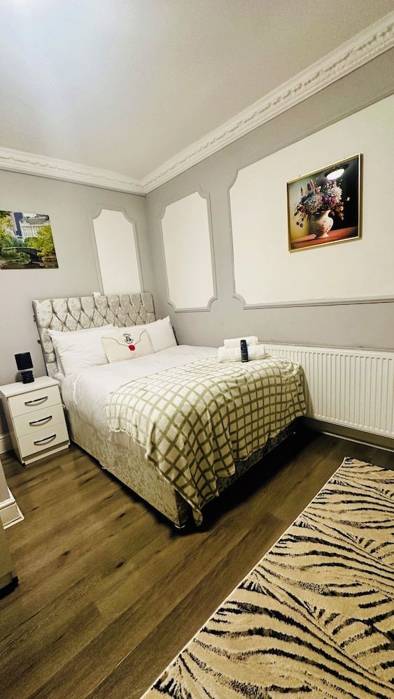 Heathrow roomzzzz B&B Classic Double Room, Non Smoking, Garden Area 4
