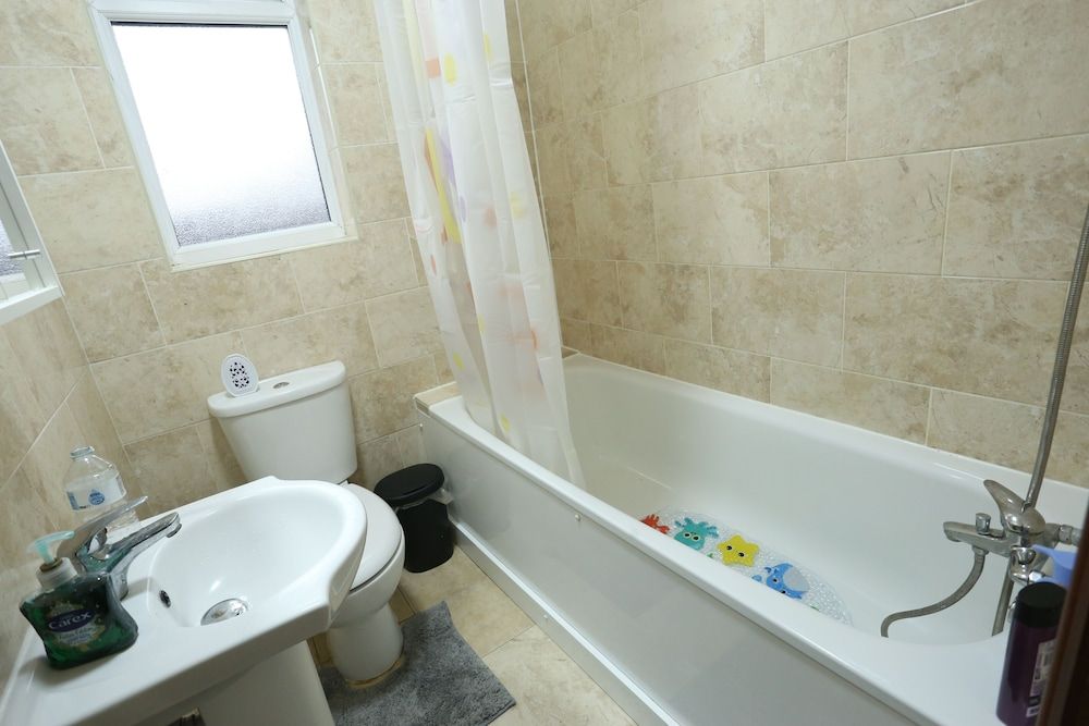 Heathrow roomzzzz B&B Classic Double Room, Non Smoking, Garden Area 46