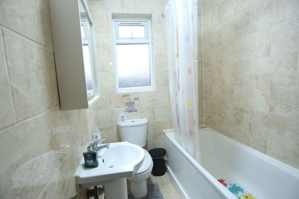 Heathrow roomzzzz B&B Classic Double Room, Non Smoking, Garden Area 44