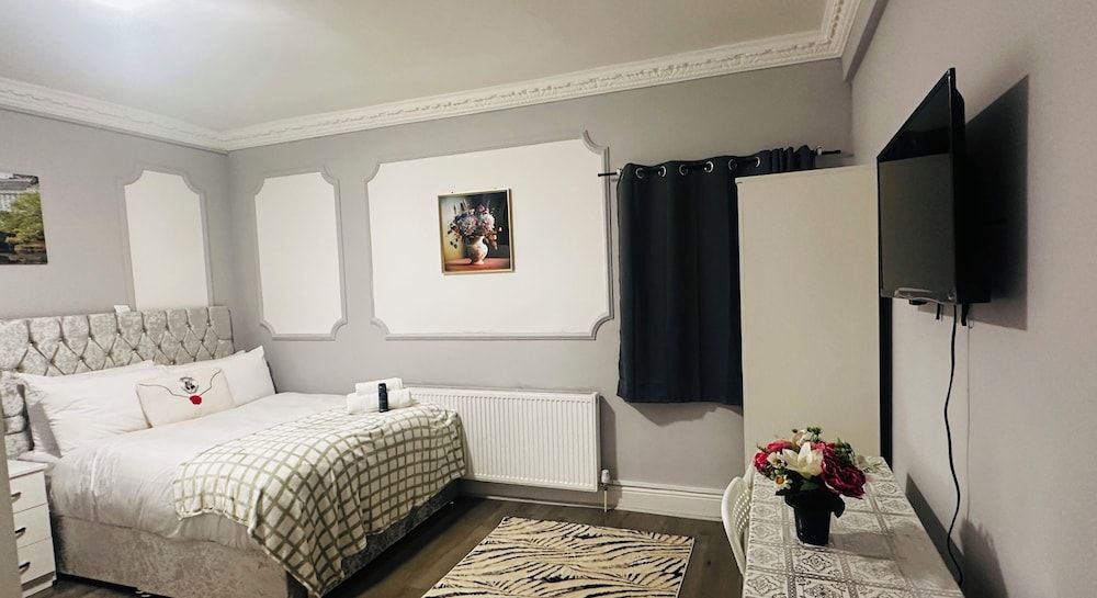 Heathrow roomzzzz B&B Classic Double Room, Non Smoking, Garden Area 2