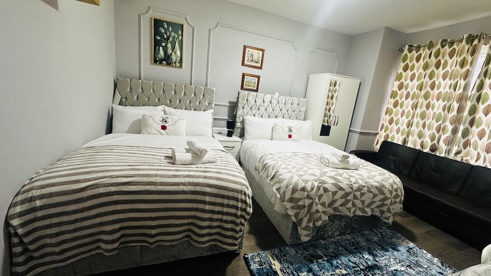 Heathrow roomzzzz B&B Classic Double Room, Non Smoking, Garden Area 8