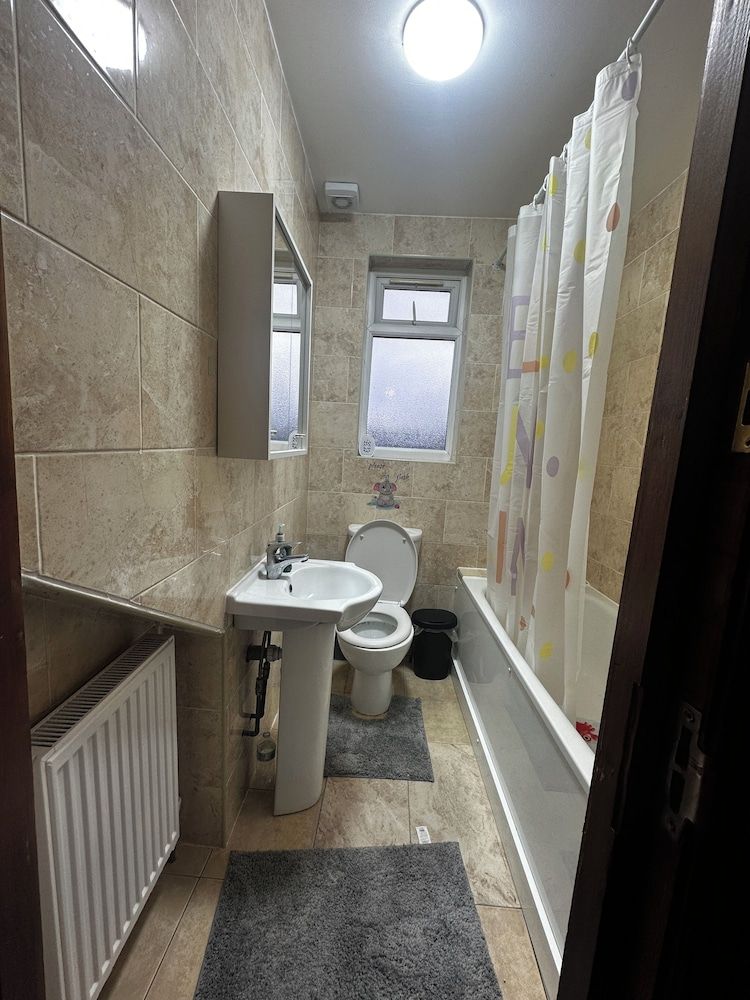 Heathrow roomzzzz B&B Classic Double Room, Non Smoking, Garden Area 34