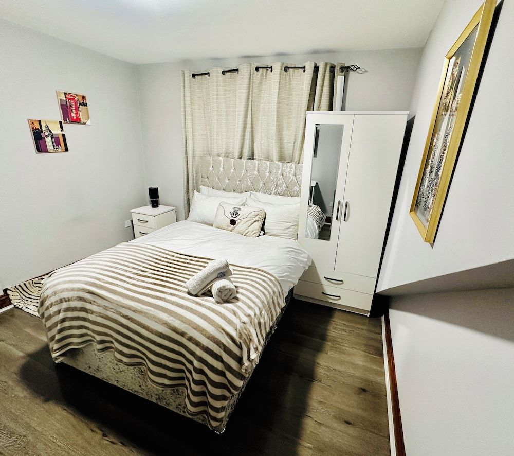 Heathrow roomzzzz B&B Classic Double Room, Non Smoking, Garden Area 3