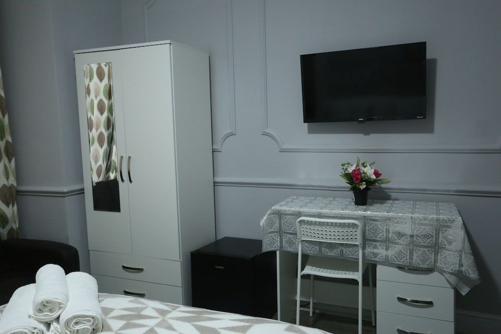 Heathrow roomzzzz B&B Classic Double Room, Non Smoking, Garden Area 50