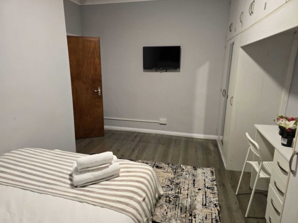 Heathrow roomzzzz B&B Classic Double Room, Non Smoking, Garden Area 31