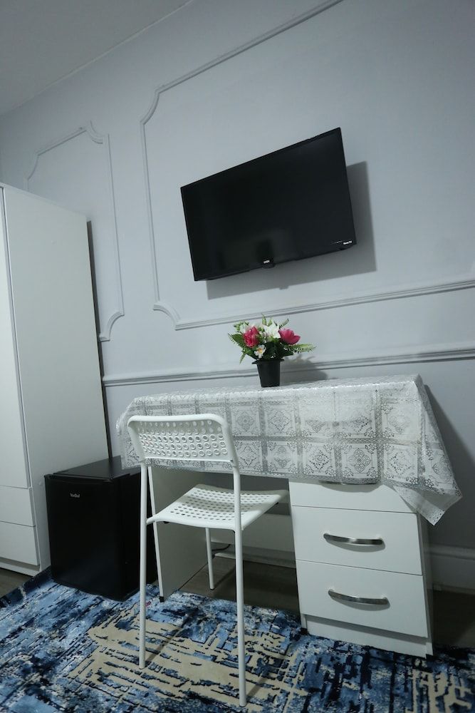 Heathrow roomzzzz B&B Classic Double Room, Non Smoking, Garden Area 55