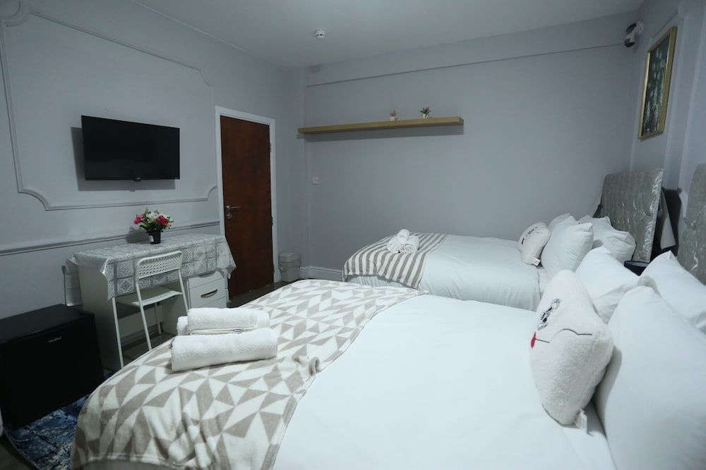 Heathrow roomzzzz B&B Classic Double Room, Non Smoking, Garden Area 23