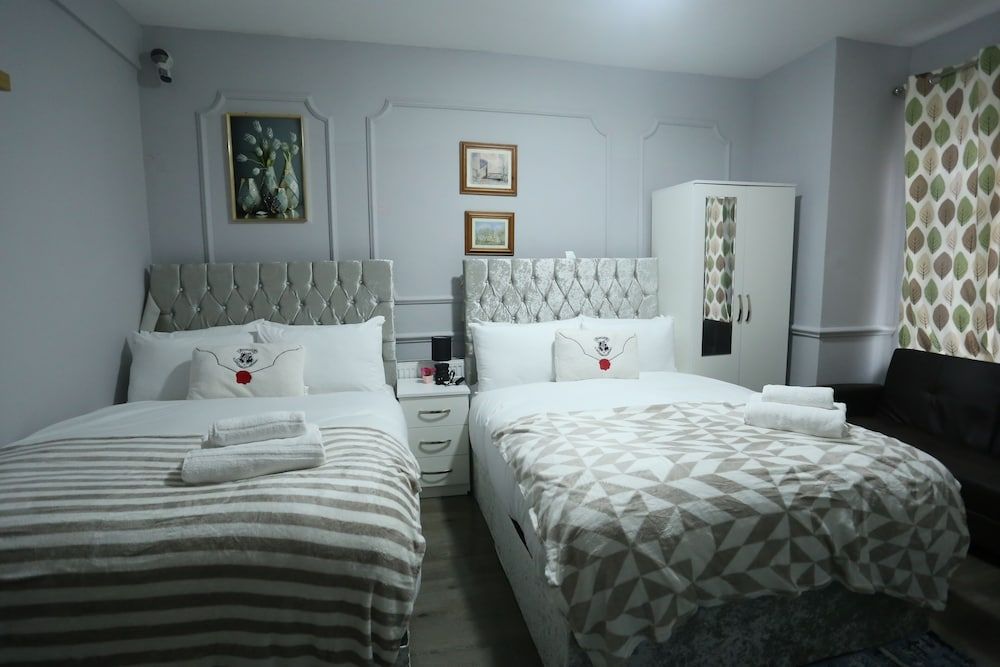 Heathrow roomzzzz B&B Classic Double Room, Non Smoking, Garden Area 13