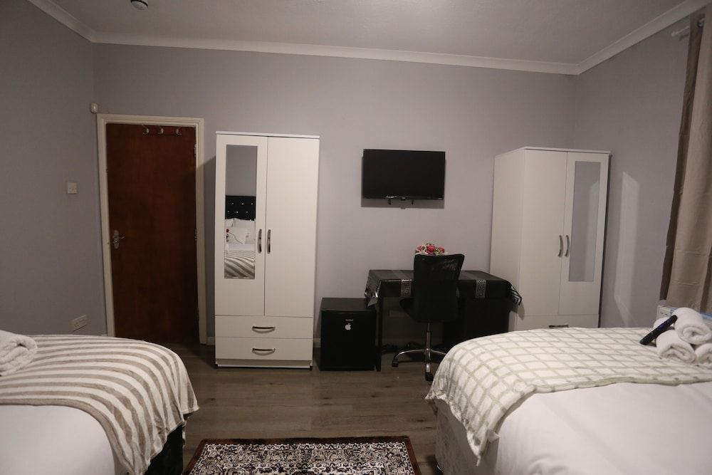 Heathrow roomzzzz B&B Classic Double Room, Non Smoking, Garden Area 21