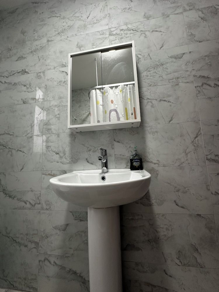 Heathrow roomzzzz B&B Classic Double Room, Non Smoking, Garden Area 35