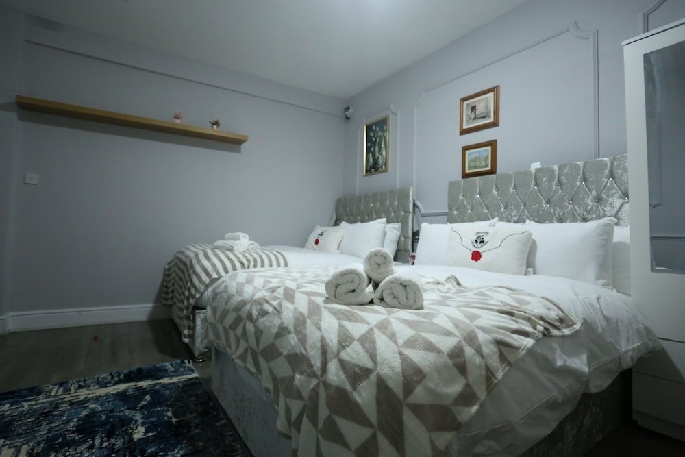 Heathrow roomzzzz B&B Classic Double Room, Non Smoking, Garden Area 29