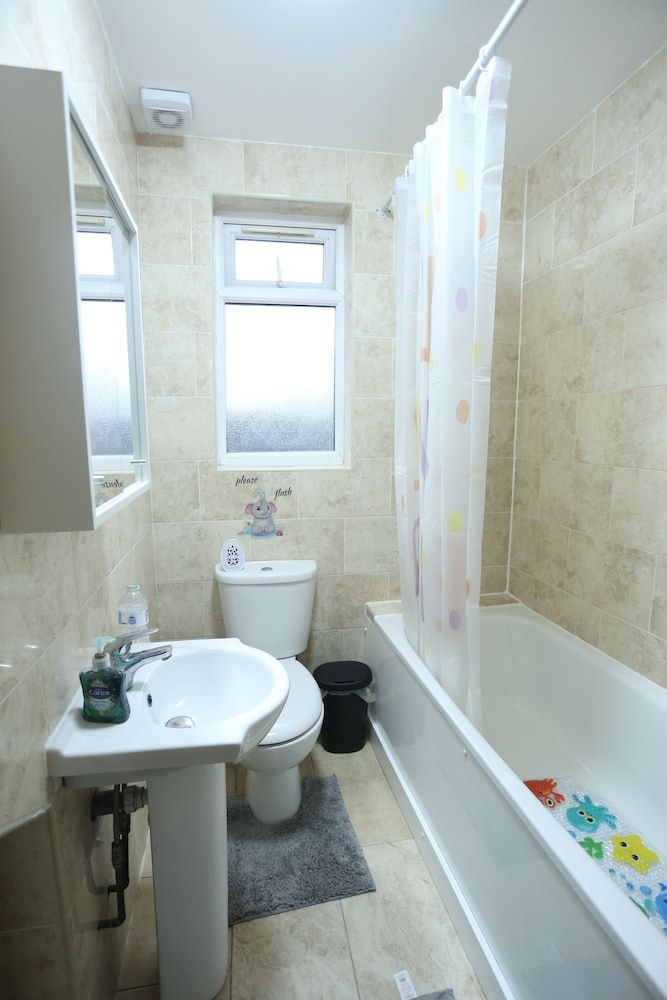 Heathrow roomzzzz B&B Classic Double Room, Non Smoking, Garden Area 42