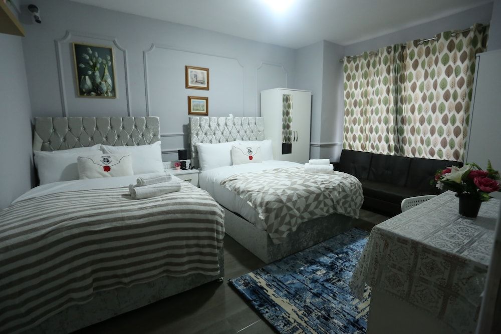 Heathrow roomzzzz B&B Classic Double Room, Non Smoking, Garden Area 22