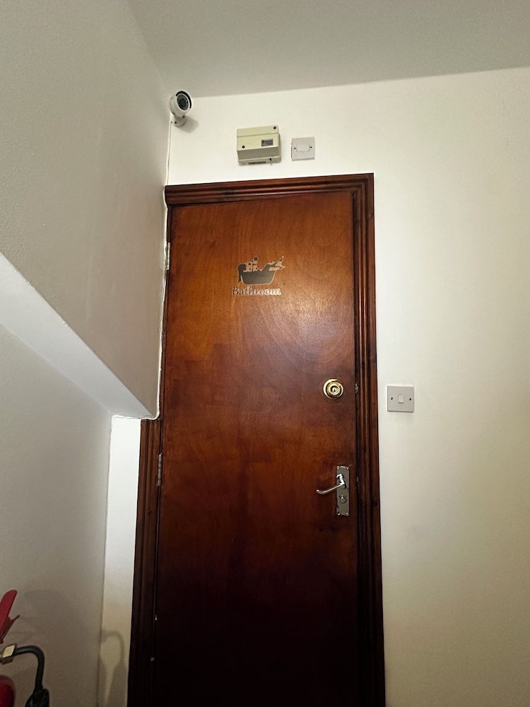 Heathrow roomzzzz B&B Classic Double Room, Non Smoking, Garden Area 59