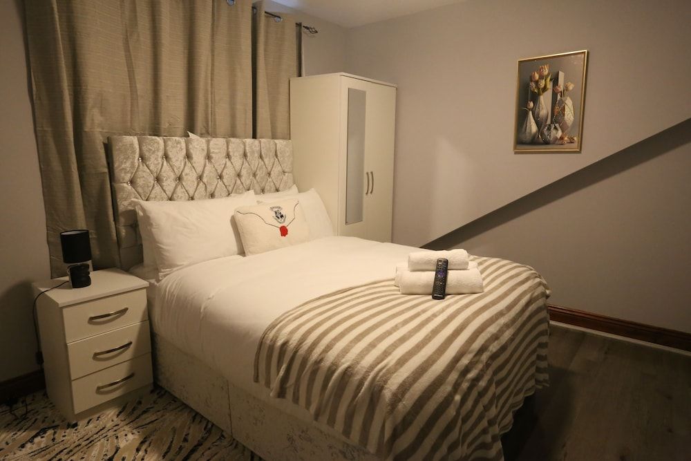 Heathrow roomzzzz B&B Classic Double Room, Non Smoking, Garden Area 16